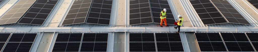 techniciens photovoltaiques